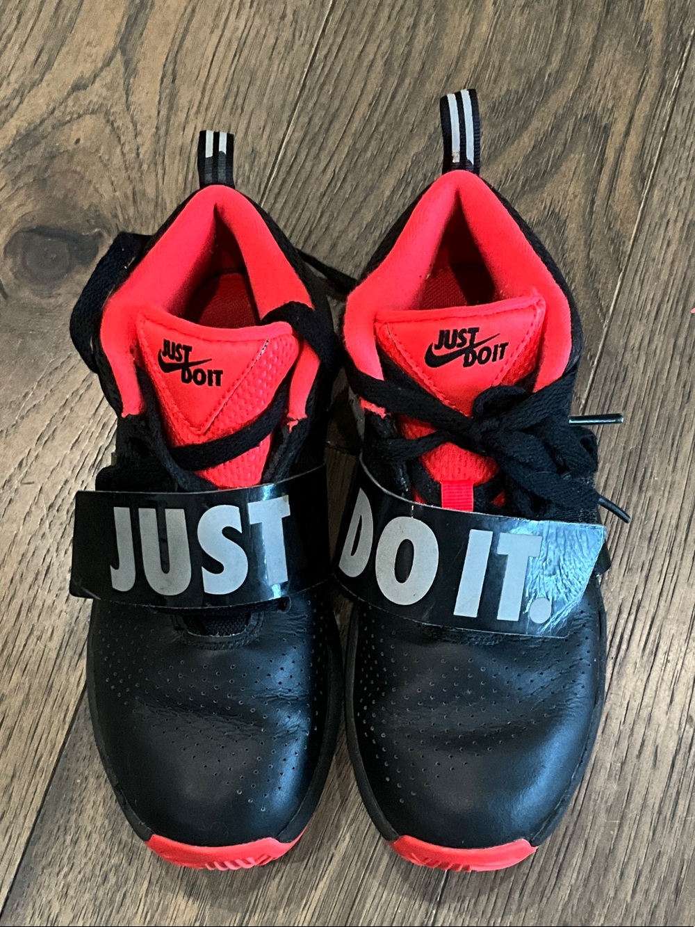 Nike Kids Black & Red 'Just Do It' Strap Sneakers